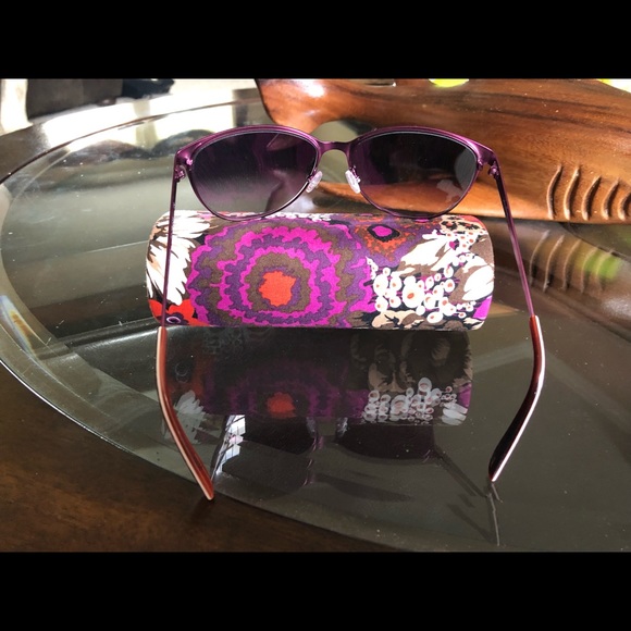 Vera Bradley suns - Picture 2 of 2